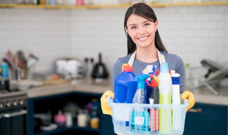 woman-with-cleaning-products